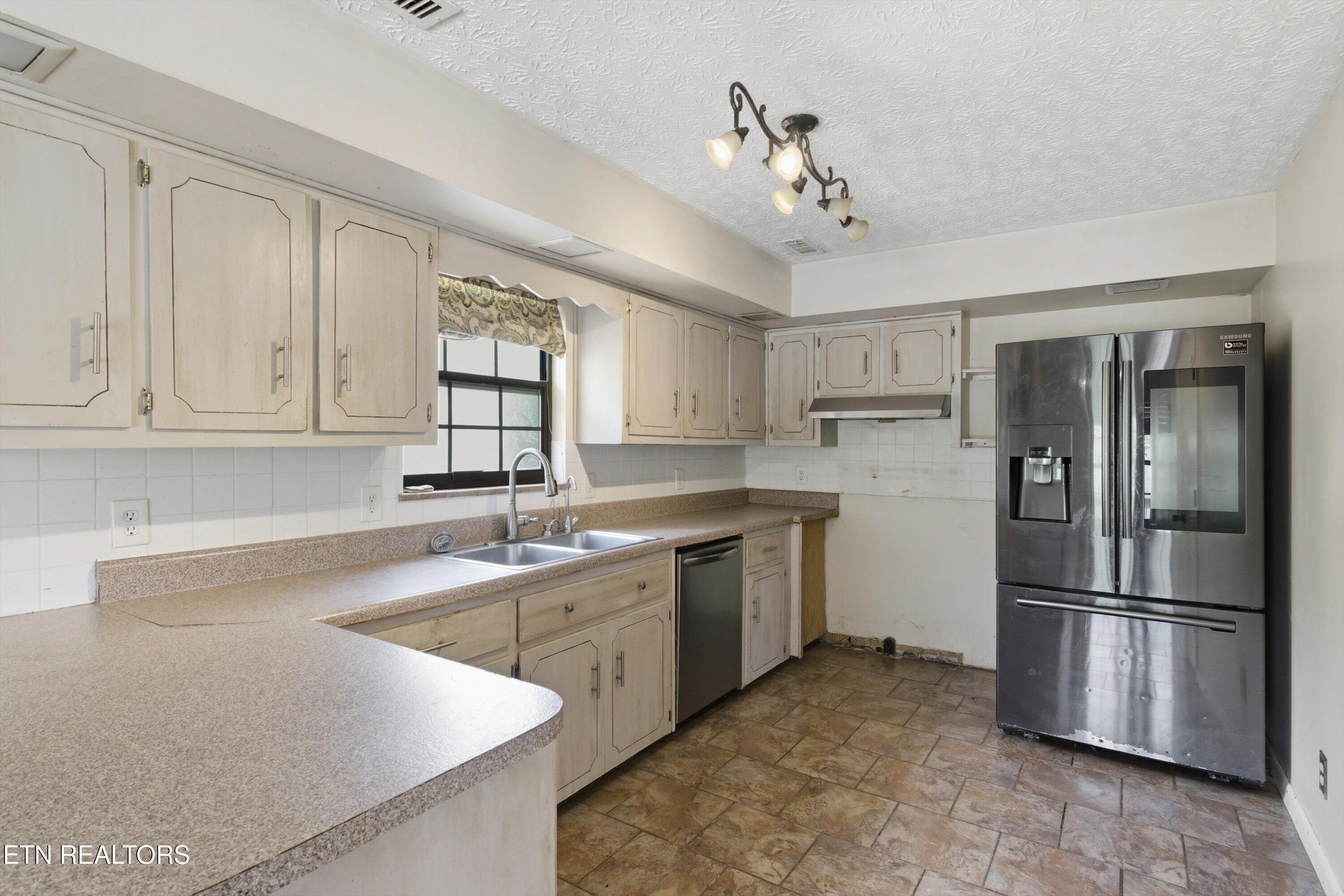 2381 Classic Way Powell, TN 37849 - Photo 7 of 32 08-2381 Classic Way-8