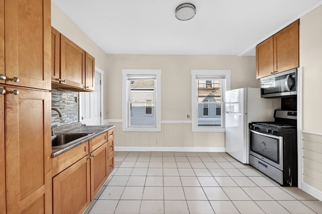 39 Harvard Street Brockton, MA 02301 - Photo 5 of 33