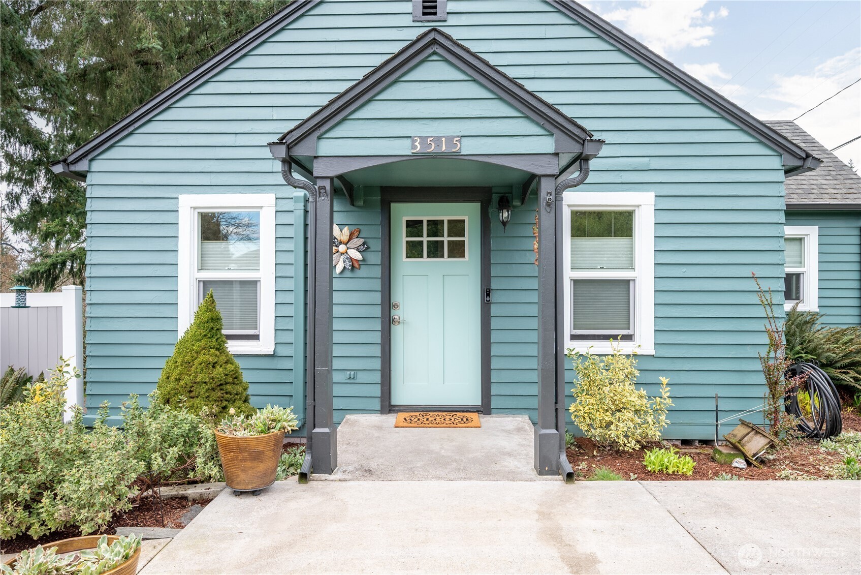 3515 Columbia Heights Road Longview, WA 98632 - Photo 3 of 29