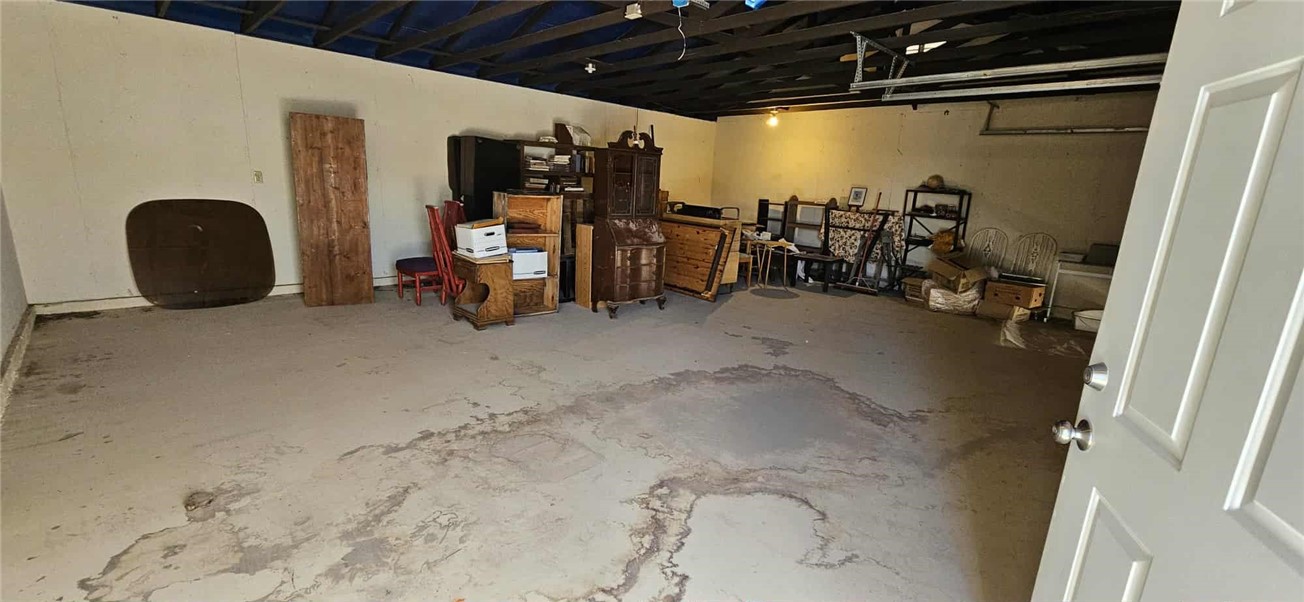 7535 Camp Rock Road Lucerne Valley, CA 92356 - Photo 20 of 62 a view of a room with gym equipment