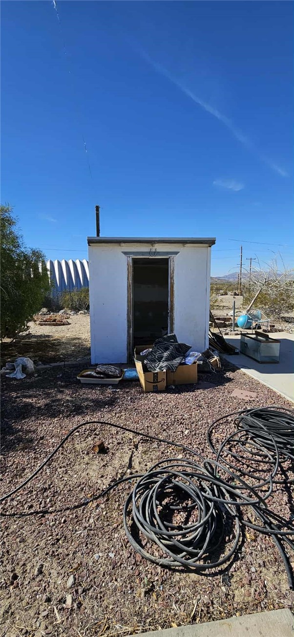 7535 Camp Rock Road Lucerne Valley, CA 92356 - Photo 30 of 62 a view of a sink and fire pit