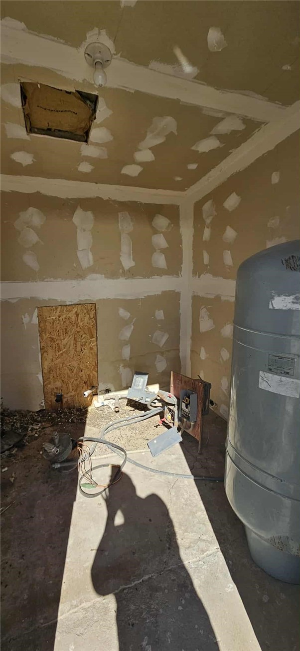 7535 Camp Rock Road Lucerne Valley, CA 92356 - Photo 32 of 62 a close view of dining table