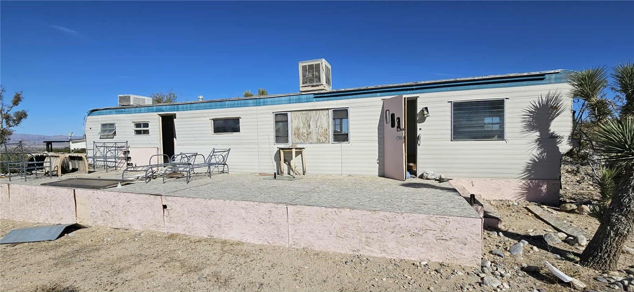 7535 Camp Rock Road Lucerne Valley, CA 92356 - Photo 35 of 62 a front view of a house with garden