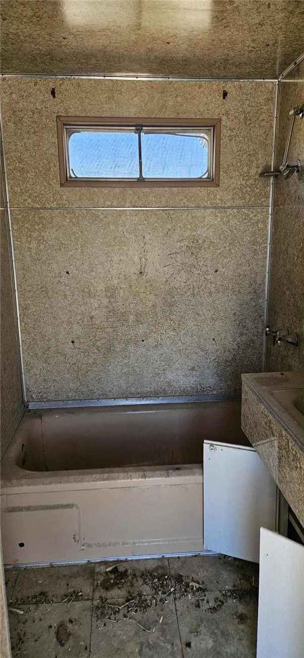 7535 Camp Rock Road Lucerne Valley, CA 92356 - Photo 37 of 62 a bathroom with a shower