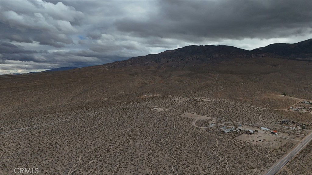 7535 Camp Rock Road Lucerne Valley, CA 92356 - Photo 54 of 62 a view of a big room with mountain view