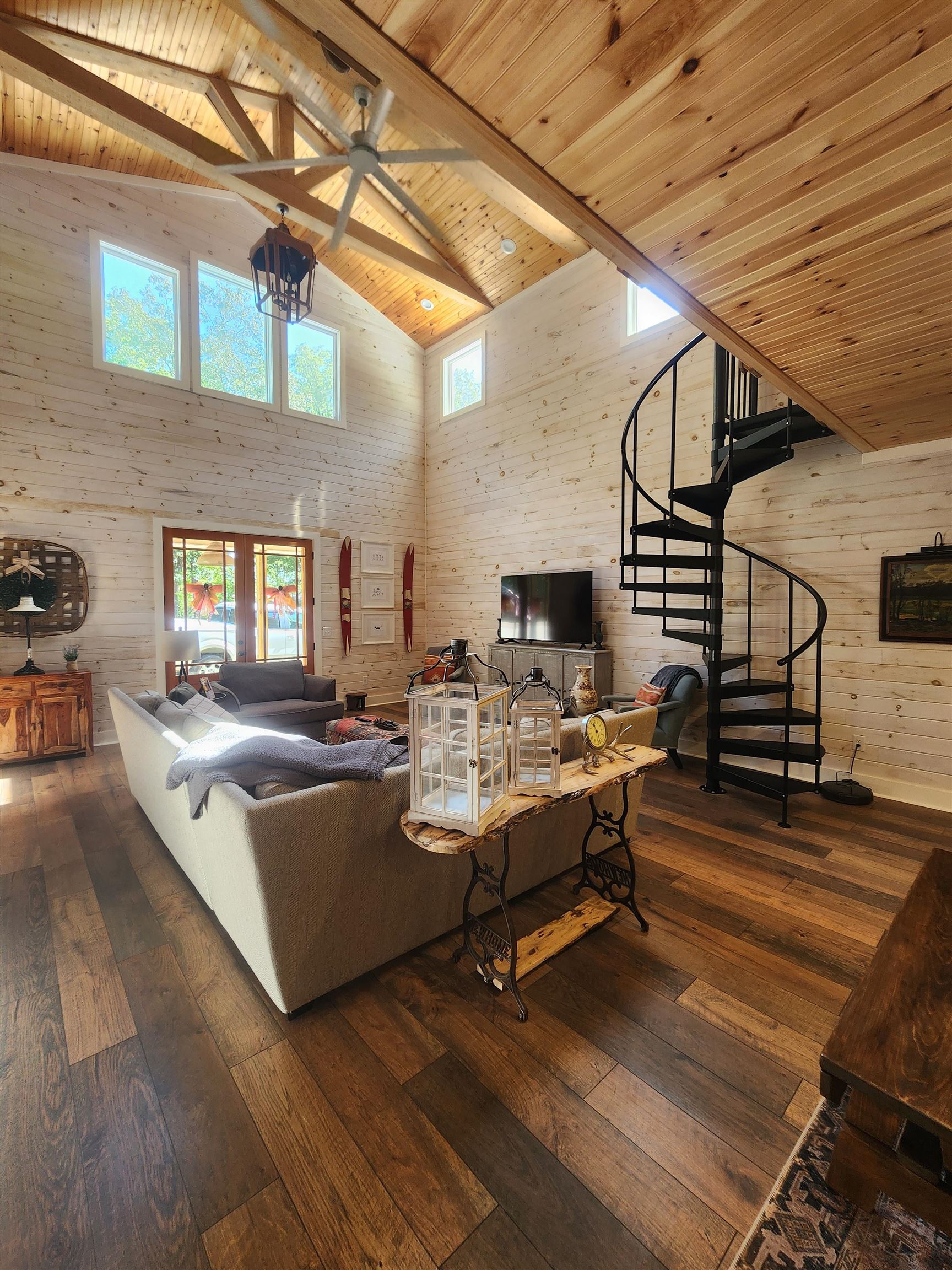 540 Muscatel Lane Counce, TN 38326 - Photo 8 of 35 a living room with patio furniture and a wooden floor