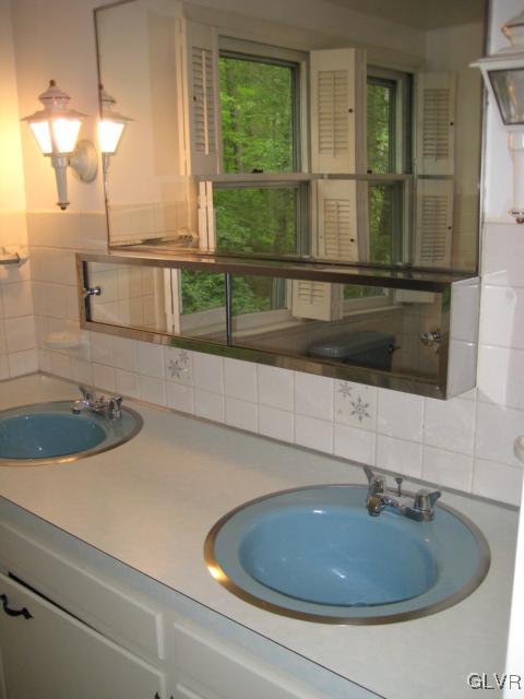 410 Bierys Bridge Road Bethlehem, PA 18017 - Photo 24 of 32 Gallery Image 24