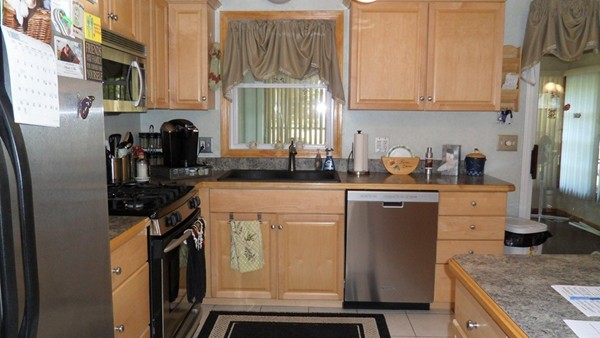 12 Fredrickson Road Billerica, MA 01821 - Photo 4 of 30