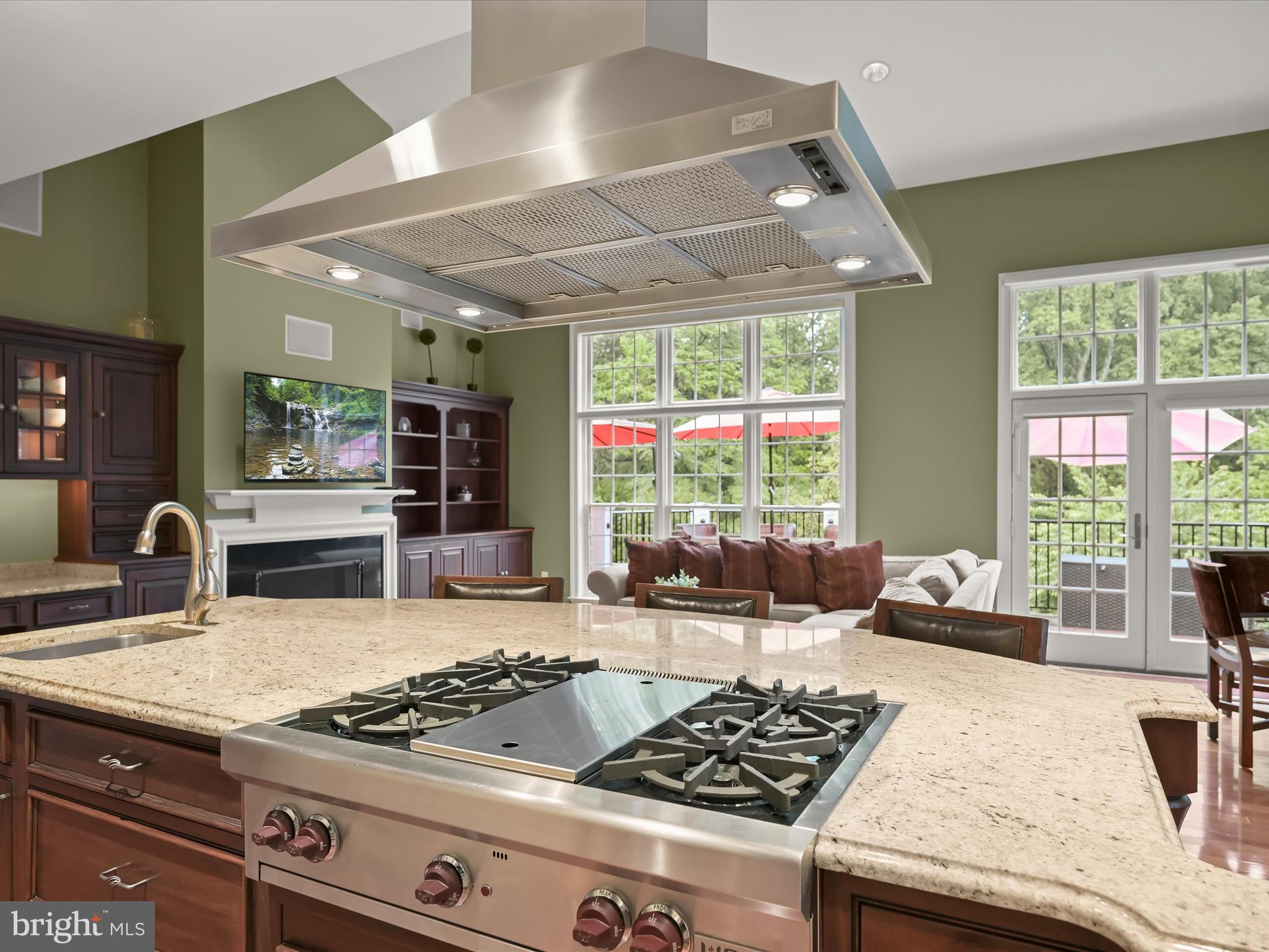 5005 Green Bridge Road Dayton, MD 21036 - Photo 26 of 101 Gas cooktop