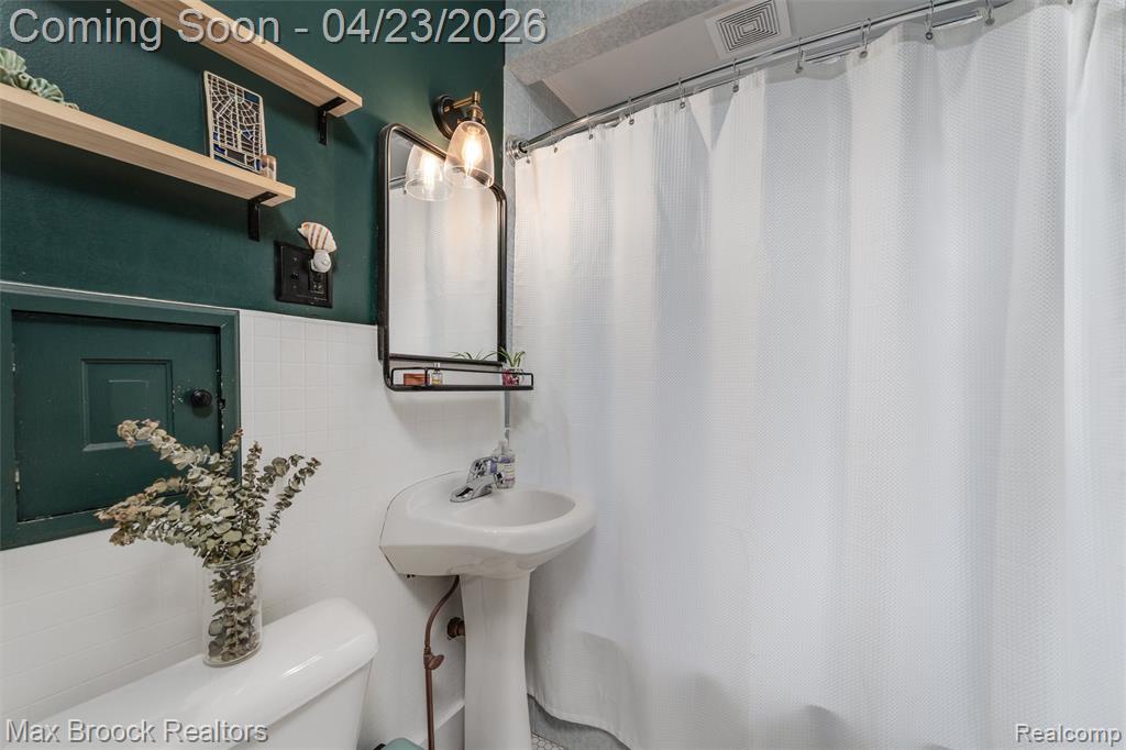 73 Amherst Road Pleasant Ridge, MI 48069 - Photo 31 of 50