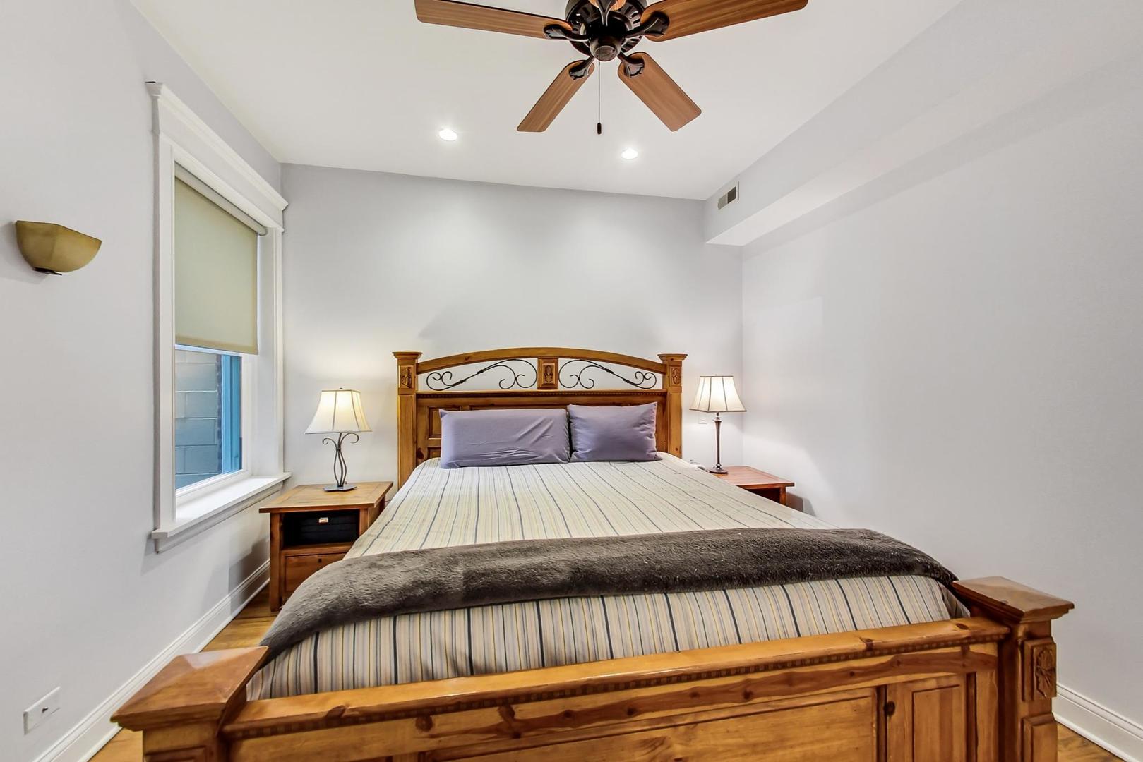 4342 North Sheridan Road, Unit 1N Chicago, IL 60613 - Photo 17 of 29 a bedroom with a bed and painting on the wall