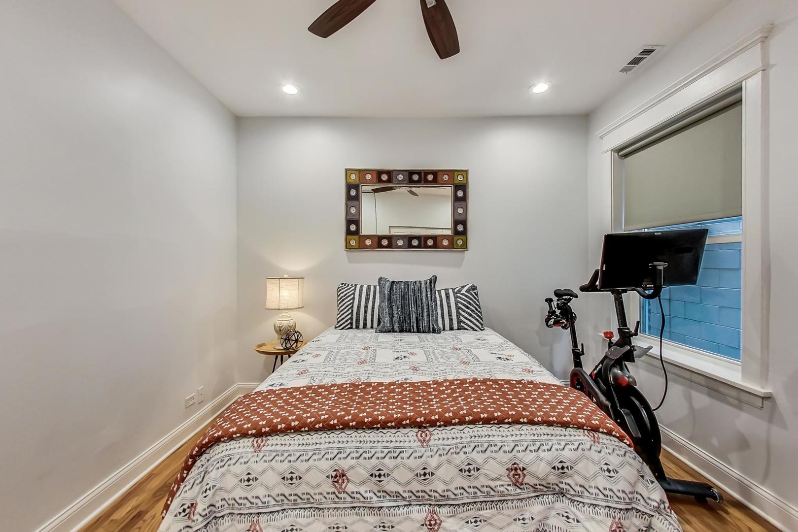 4342 North Sheridan Road, Unit 1N Chicago, IL 60613 - Photo 22 of 29 a bedroom with a bed and a painting on the wall