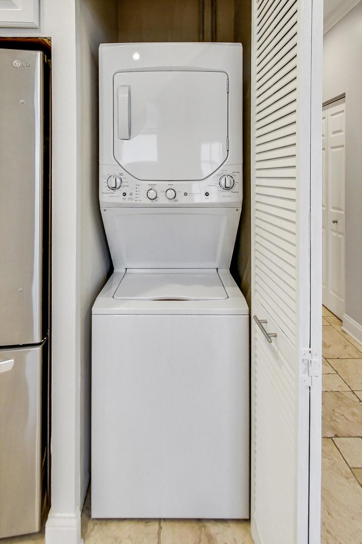 4342 North Sheridan Road, Unit 1N Chicago, IL 60613 - Photo 25 of 29 a utility room with dryer and washer
