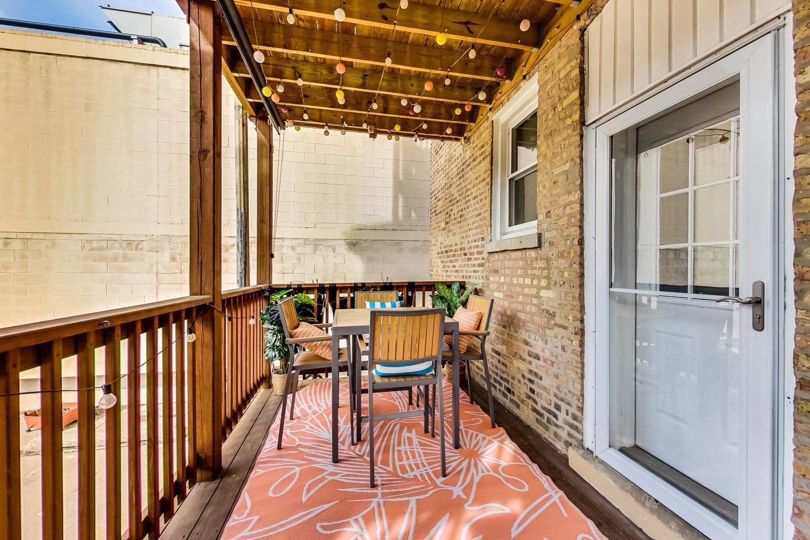 4342 North Sheridan Road, Unit 1N Chicago, IL 60613 - Photo 26 of 29 a balcony with chairs and table