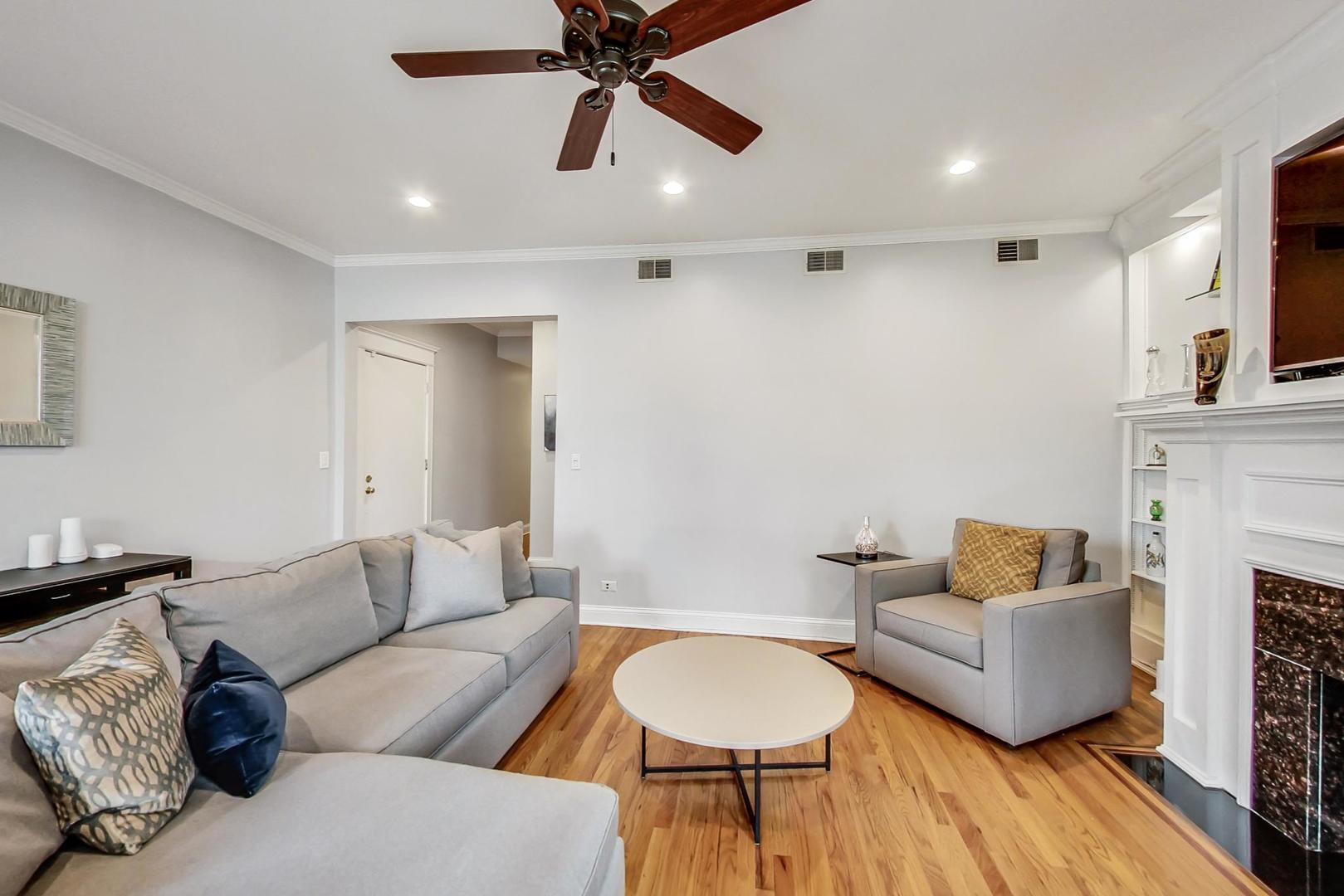 4342 North Sheridan Road, Unit 1N Chicago, IL 60613 - Photo 6 of 29 a living room with furniture and a fireplace