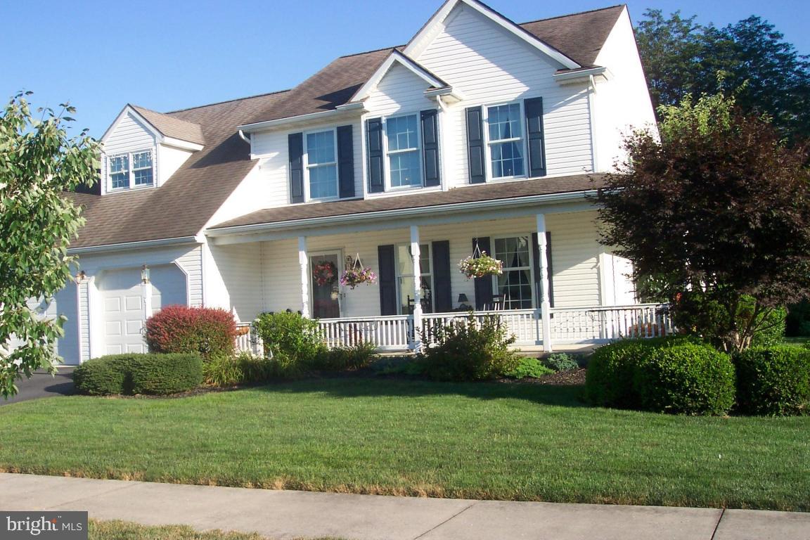 532 Hummingbird Drive Lititz, PA 17543 - Photo 2 of 24