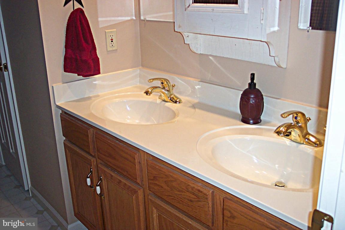 532 Hummingbird Drive Lititz, PA 17543 - Photo 17 of 24