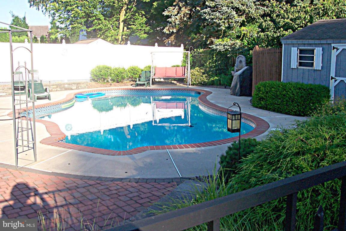 532 Hummingbird Drive Lititz, PA 17543 - Photo 4 of 24