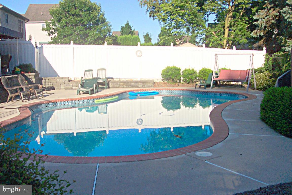 532 Hummingbird Drive Lititz, PA 17543 - Photo 6 of 24