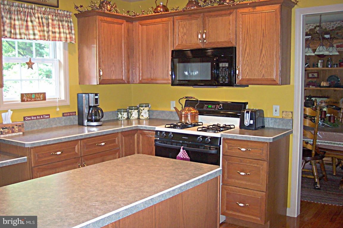532 Hummingbird Drive Lititz, PA 17543 - Photo 9 of 24