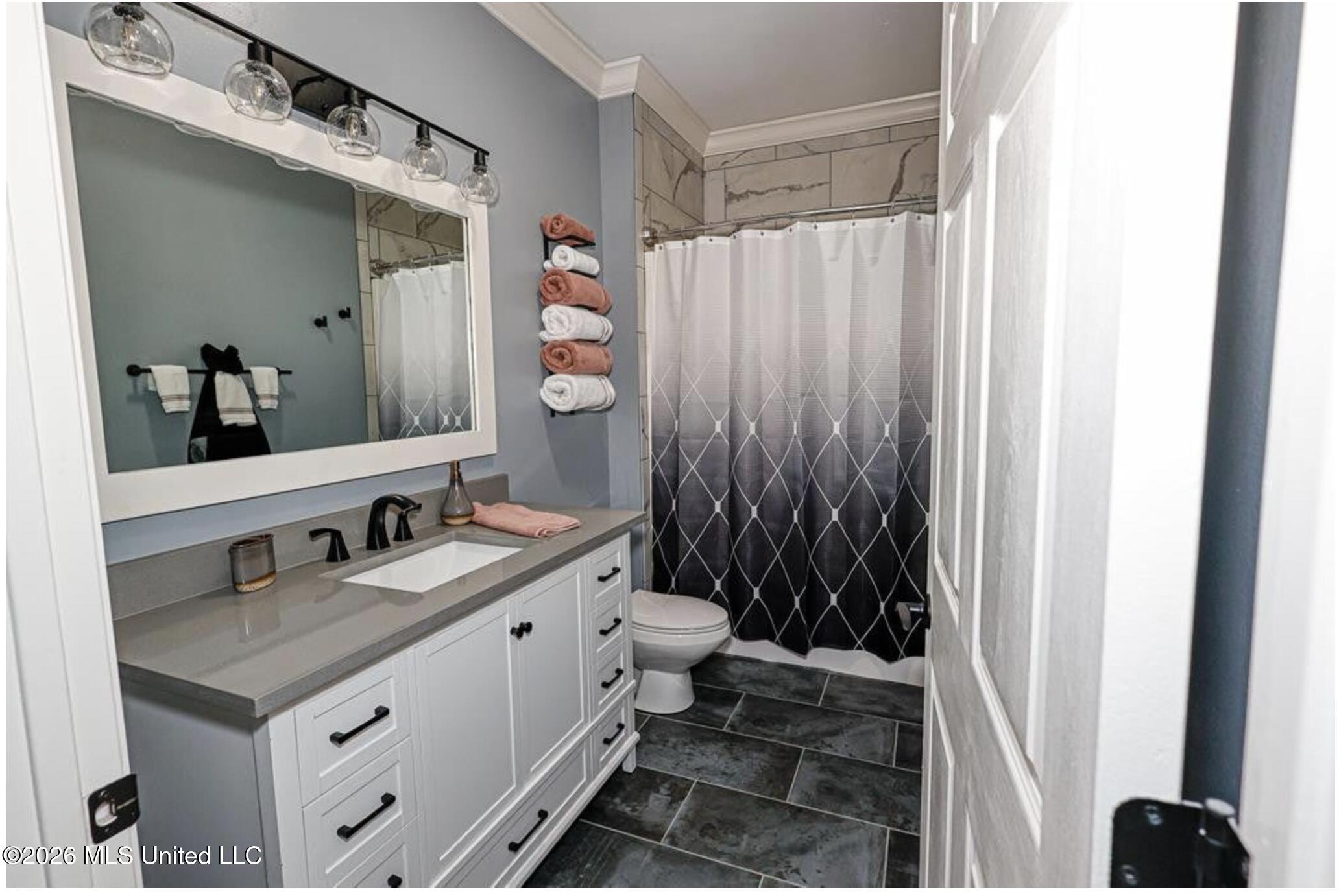 3004 Delaware Avenue McComb, MS 39648 - Photo 19 of 28 Guest Bathroom