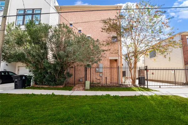 $2,200 | 5813 Darling Street, Unit C, Houston, TX 77007