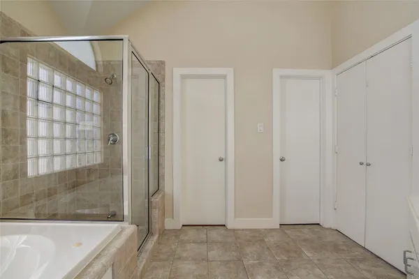 $2,200 | 5813 Darling Street, Unit C, Houston, TX 77007