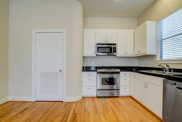 $2,200 | 5813 Darling Street, Unit C, Houston, TX 77007