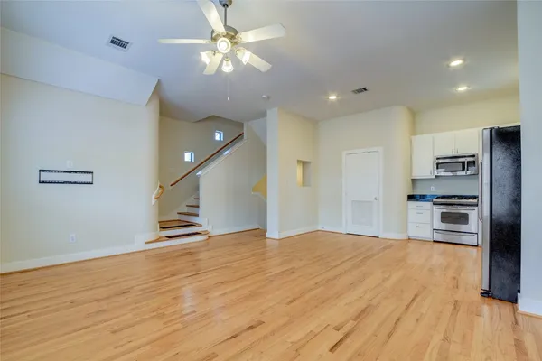 $2,200 | 5813 Darling Street, Unit C, Houston, TX 77007