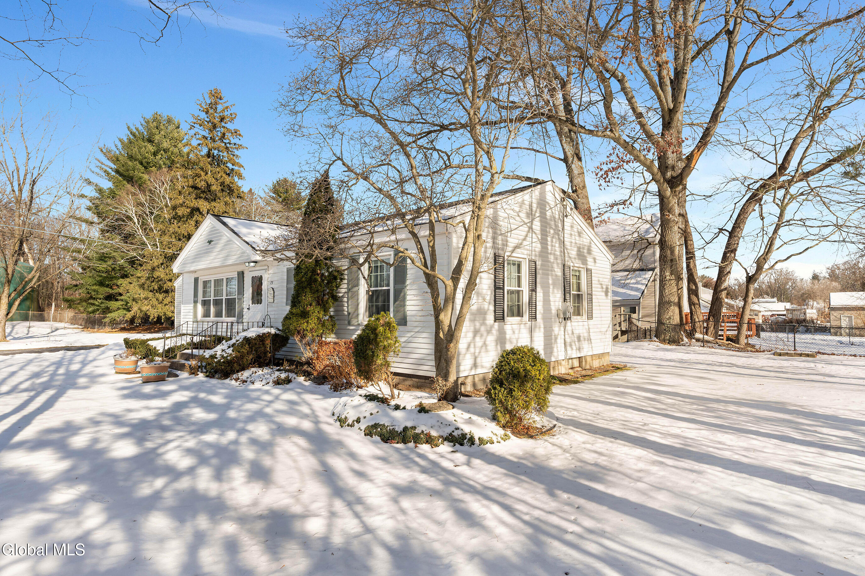 73 Thatcher Street Bethlehem, NY 12158 - Photo 4 of 37 Side of House