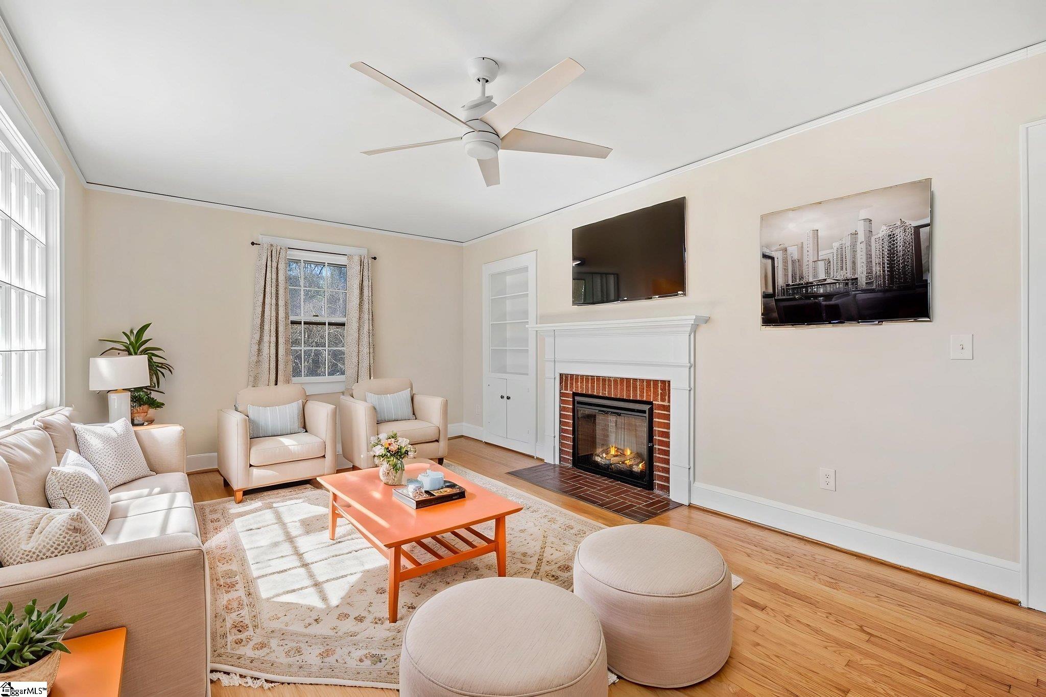 201 Augusta Street Easley, SC 29640 - Photo 3 of 26 VIRTUALLY STAGED PHOTO