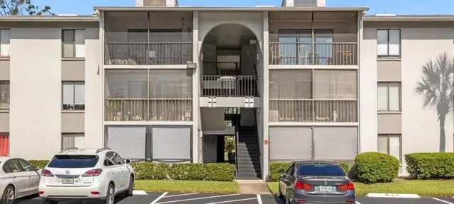 a house view with a outdoor space