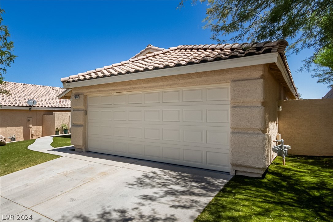 1979 Flagstone Ranch Lane Henderson, NV 89012 - Photo 3 of 34 Gallery Image 3