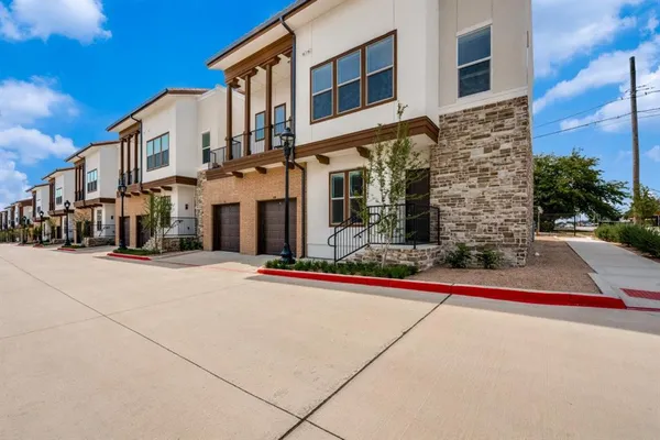 $3,225 | 5885 Calmont Avenue, Unit 6101, Fort Worth, TX 76107