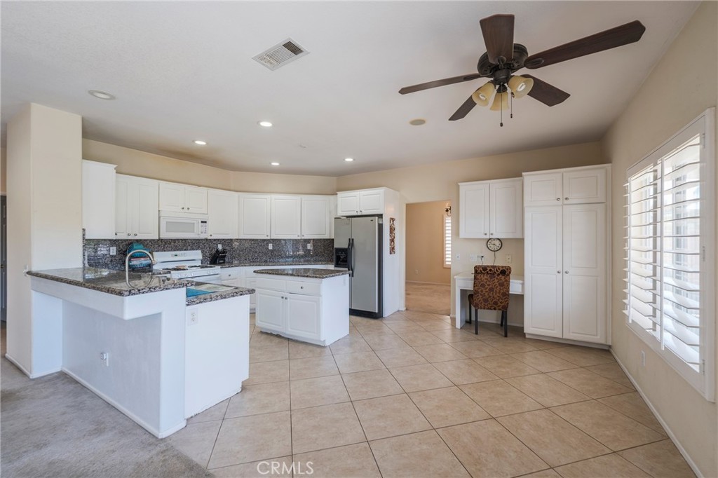 32914 Willow Bay Road Wildomar, CA 92595 - Photo 9 of 36 Kitchen 3