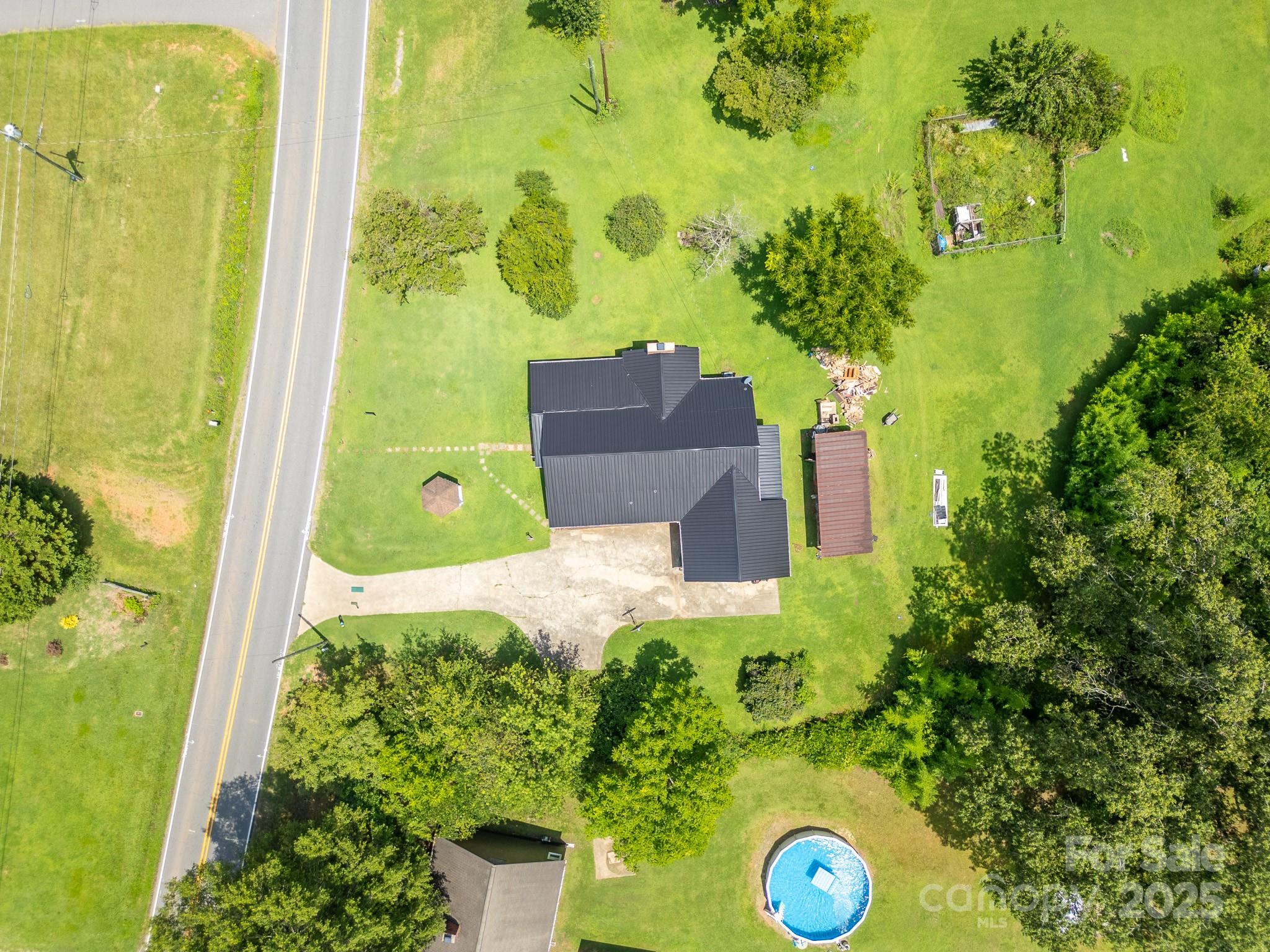 1851 Enon Road Valdese, NC 28690 - Photo 29 of 30 a view of a back yard of the house