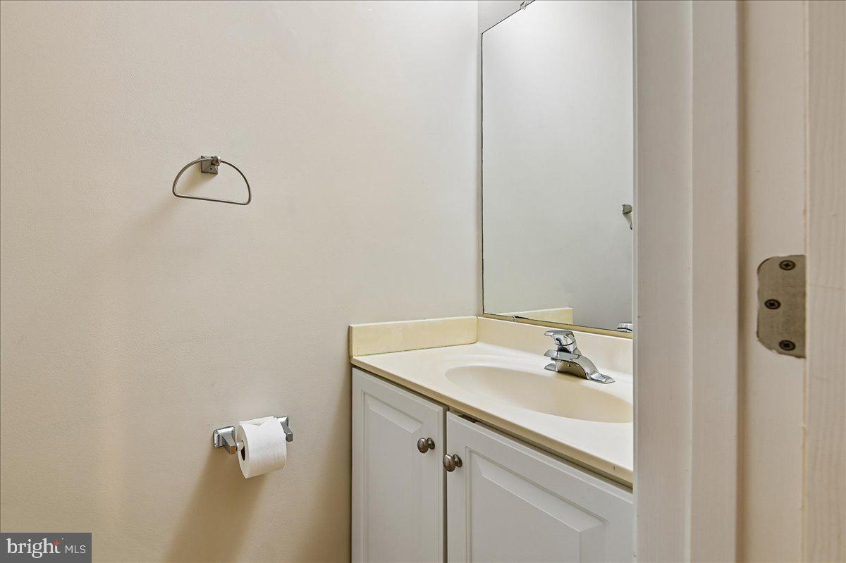 706 Howards Loop Annapolis, MD 21401 - Photo 31 of 40 BATH