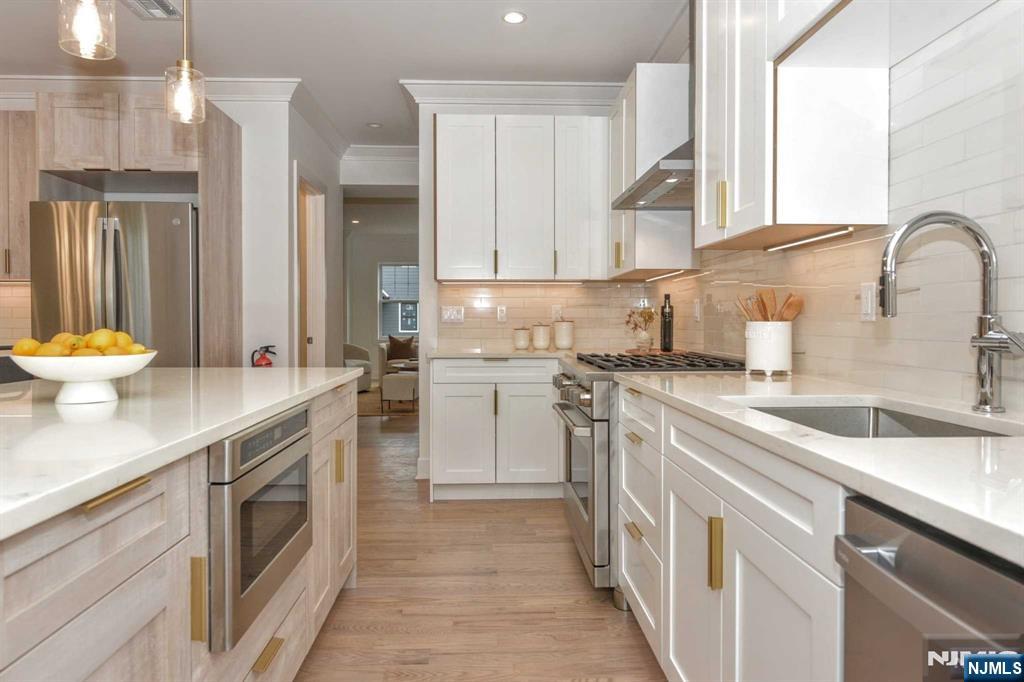 120 Collignon Way, Unit 120 River Vale, NJ 07675 - Photo 17 of 38