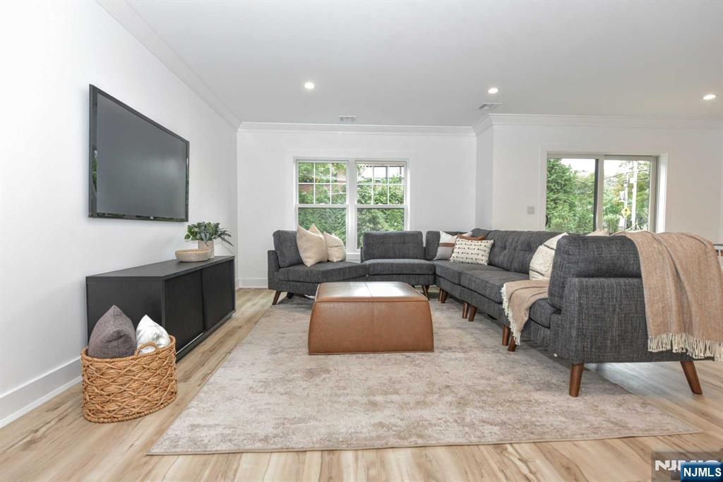 120 Collignon Way, Unit 120 River Vale, NJ 07675 - Photo 5 of 38