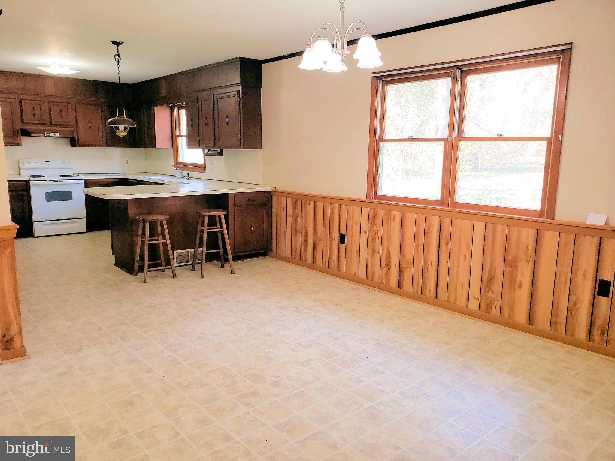 2580 Welltown Road Winchester, VA 22603 - Photo 3 of 24 Spacious Kitchen/Dining Room