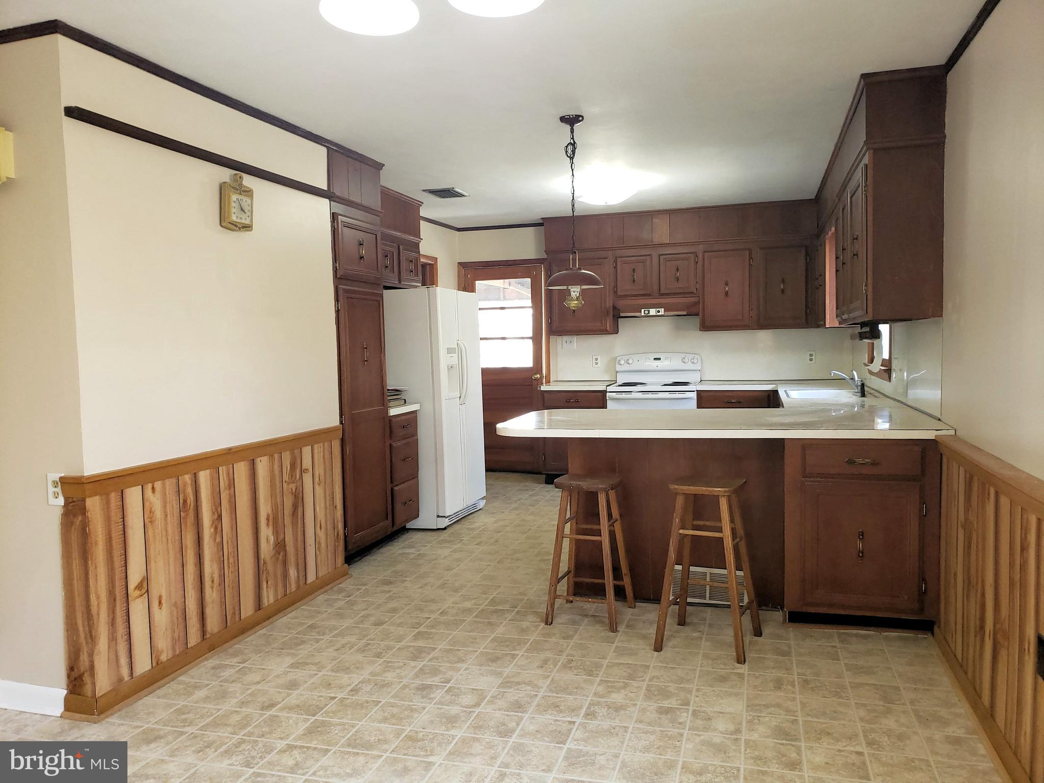 2580 Welltown Road Winchester, VA 22603 - Photo 8 of 24 Spacious Kitchen