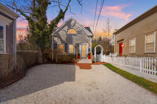 $3,595,000 | 3 Cottage Court, Nantucket, MA 02554