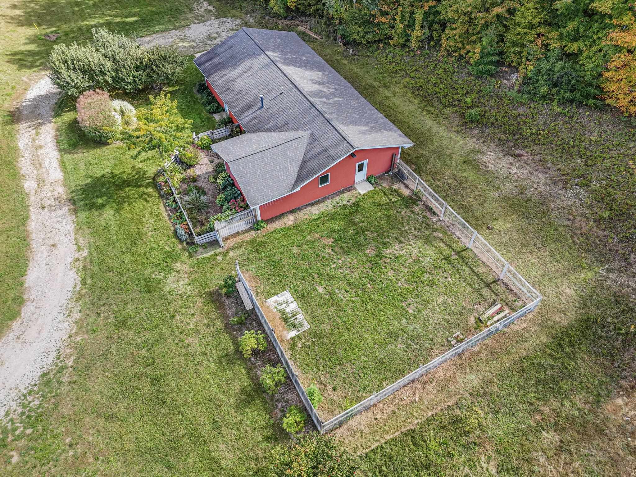 9750 East Solem Road Suttons Bay, MI 49682 - Photo 59 of 76 1939485-c17a1d57-9568-4536-8e3c-bd523eb17a2a.JPG