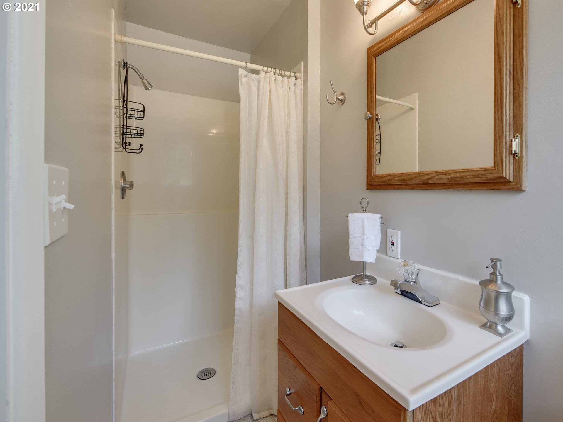24040 Northeast Dillon Road Newberg, OR 97132 - Photo 24 of 32 Gallery Image 24