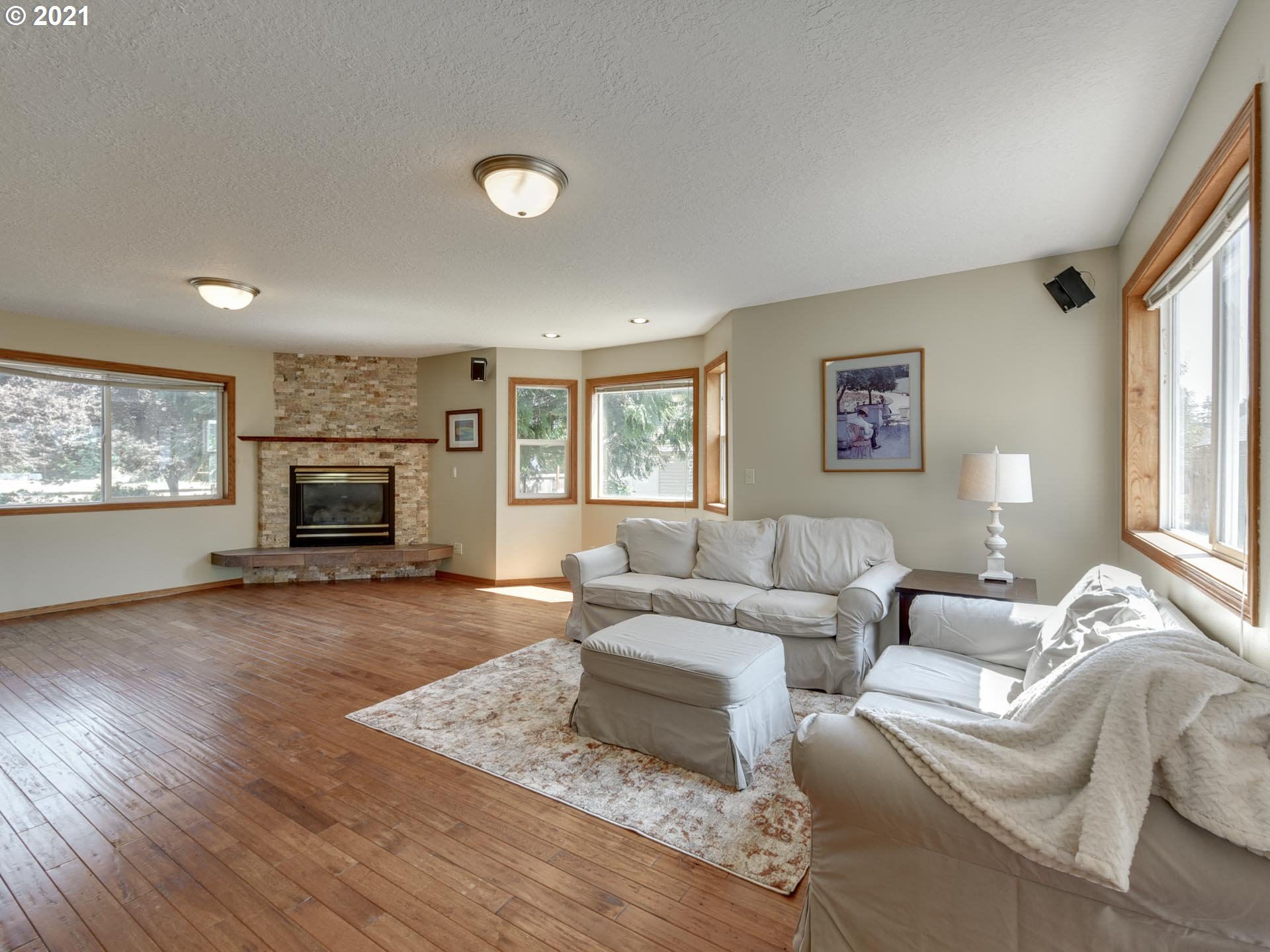 24040 Northeast Dillon Road Newberg, OR 97132 - Photo 8 of 32 Gallery Image 8