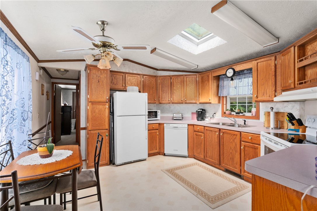 29 Lane F Coventry, RI 02816 - Photo 8 of 18 Kitchen