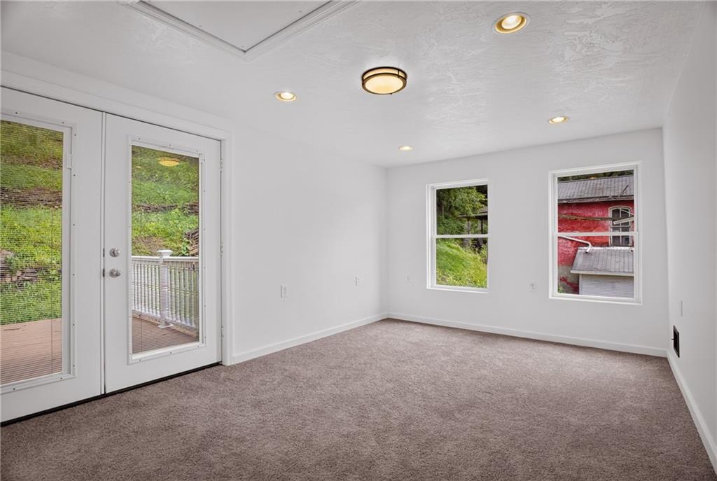 635 Valley Street Oakmont, PA 15139 - Photo 20 of 38