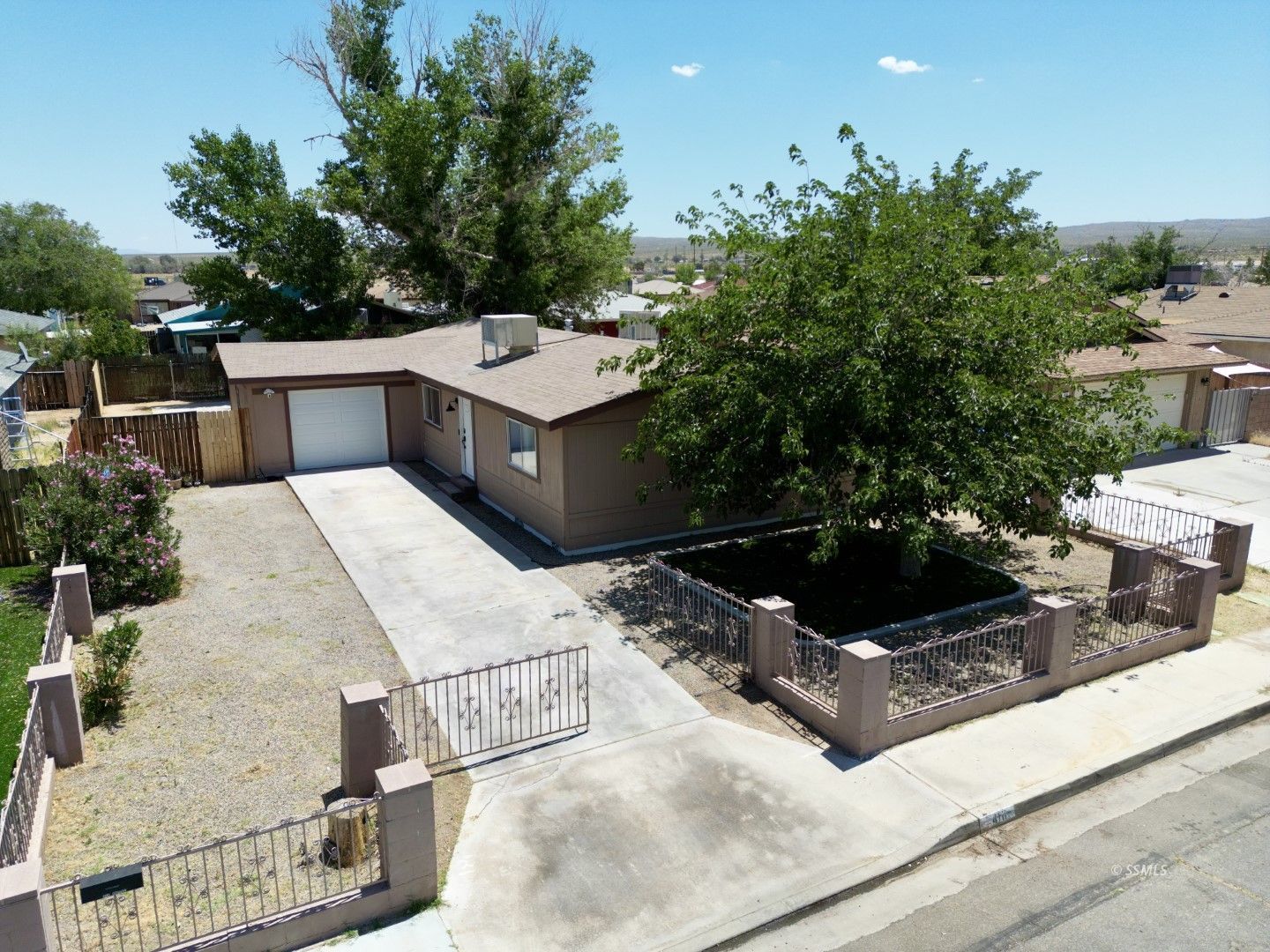 416 South Valley Street Ridgecrest, CA 93555 - Photo 2 of 23