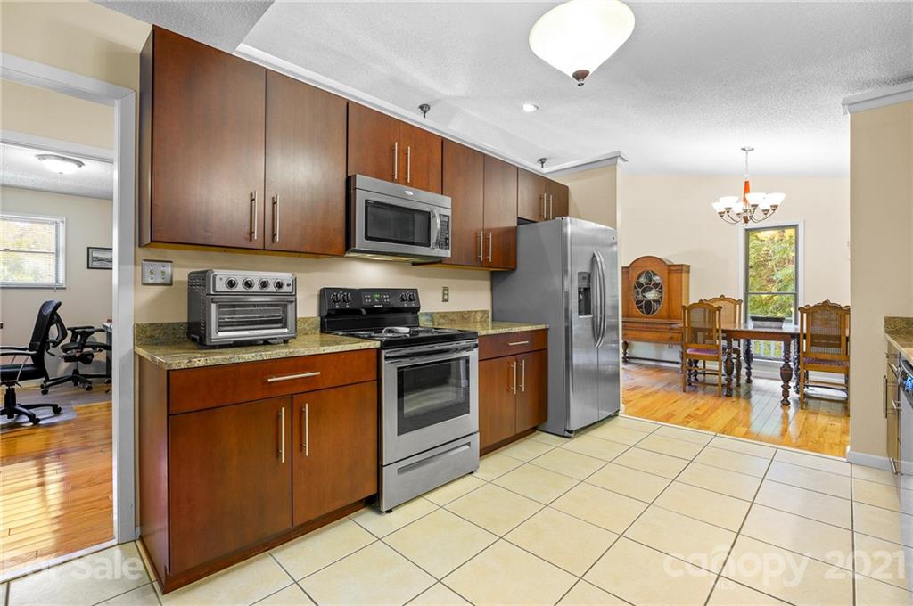 677 Case Cove Road Candler, NC 28715 - Photo 11 of 36 Gallery Image 11