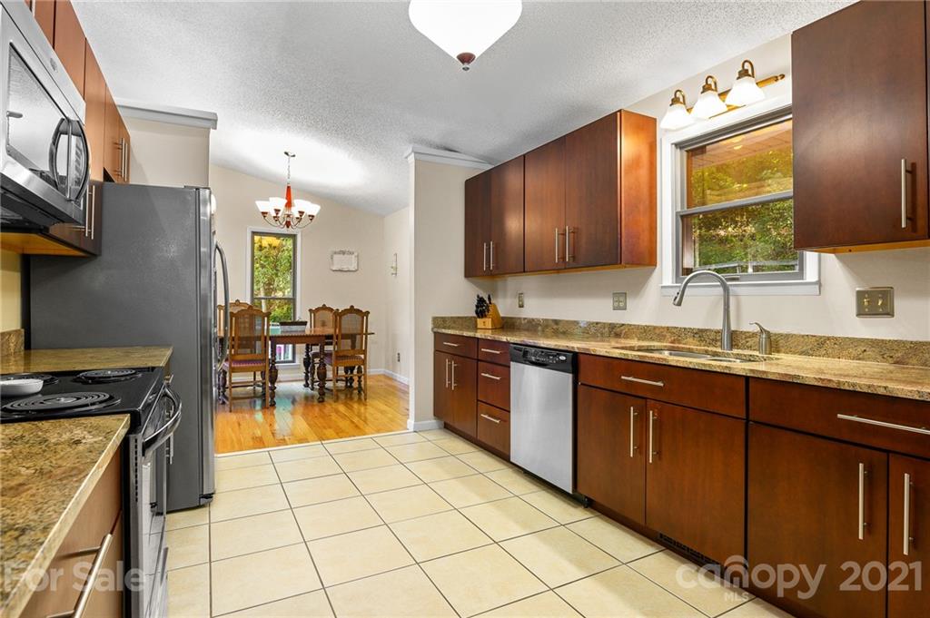 677 Case Cove Road Candler, NC 28715 - Photo 12 of 36 Gallery Image 12